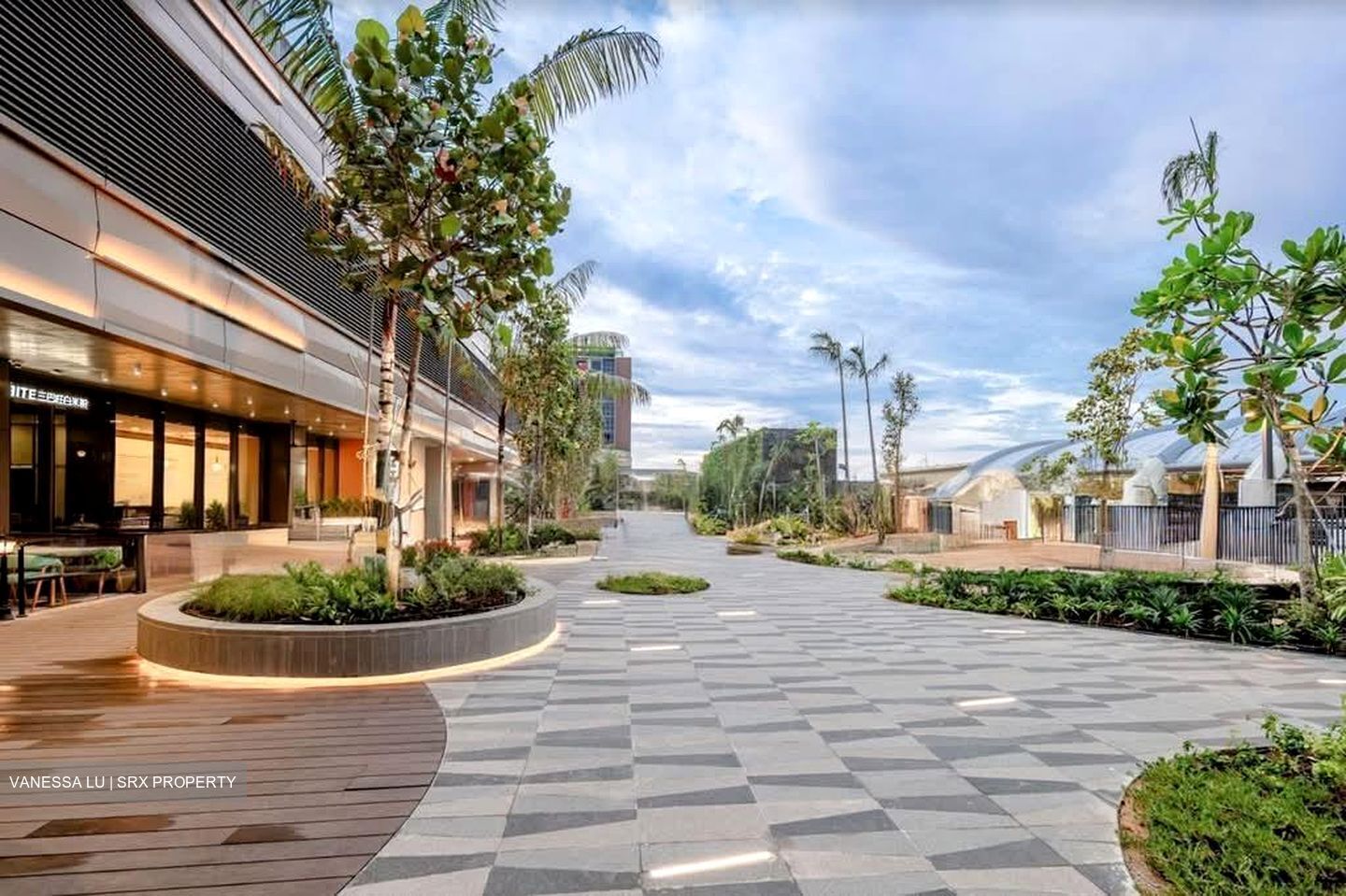 E!hub@downtown East (D18), Retail #584126211